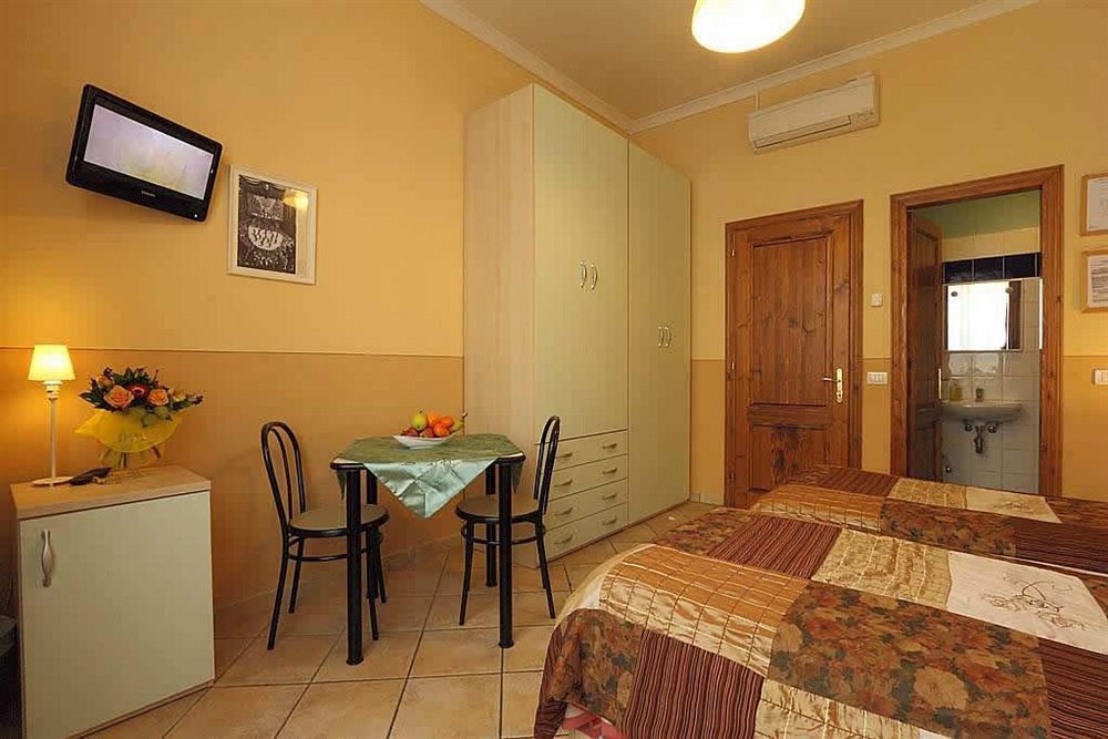 Pensión Cimarosa Harmony 3*